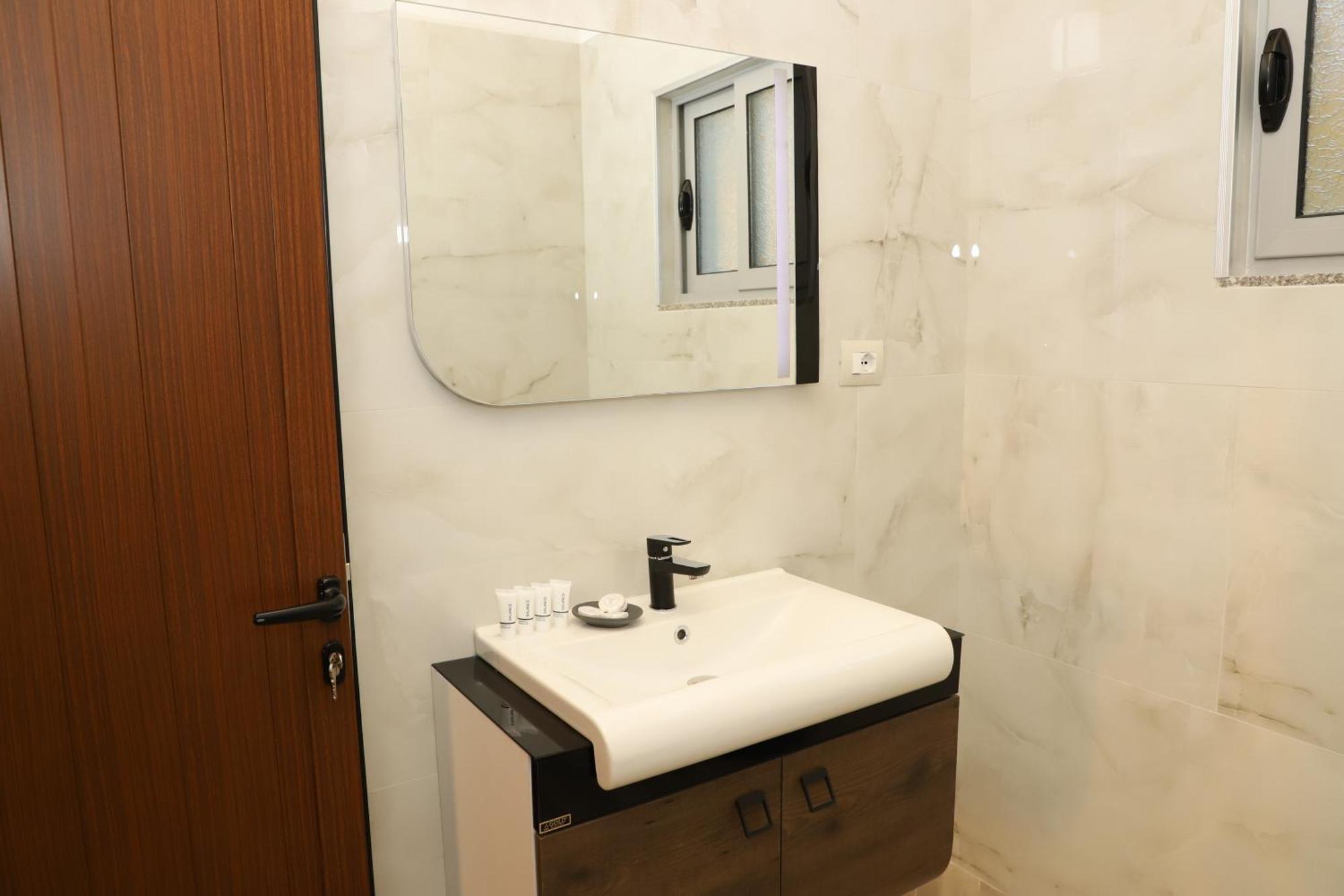Georgemishel Guest House Берат Экстерьер фото