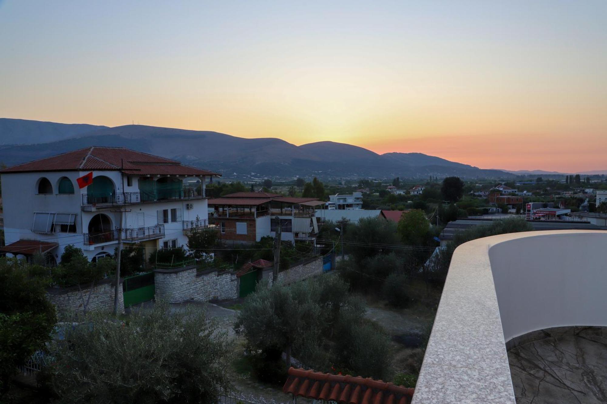 Georgemishel Guest House Берат Экстерьер фото