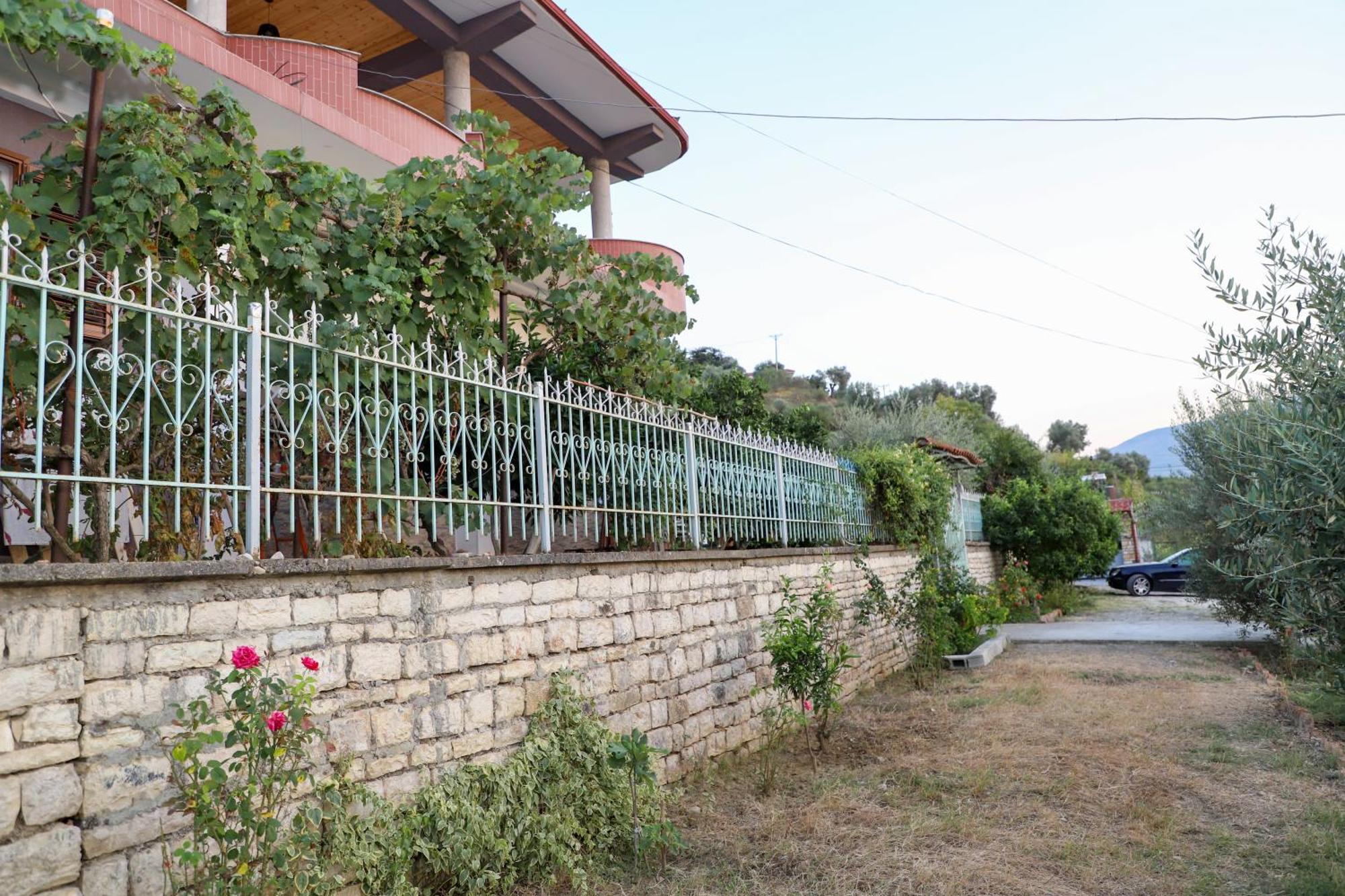 Georgemishel Guest House Берат Экстерьер фото